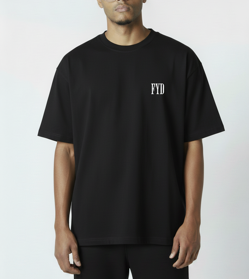 Person mit FYD T-Shirt