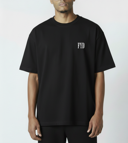 Person mit FYD T-Shirt
